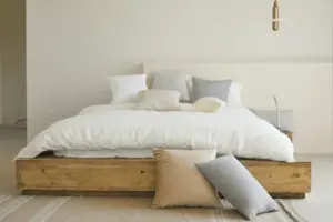 How Many Pillows on a Queen Bed?